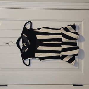 🩴Black and White Peblum Shirt Size M